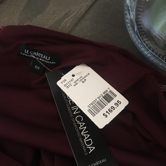 Le Chateau red flutter sleeve midi dress NWT - Picture 3 of 3